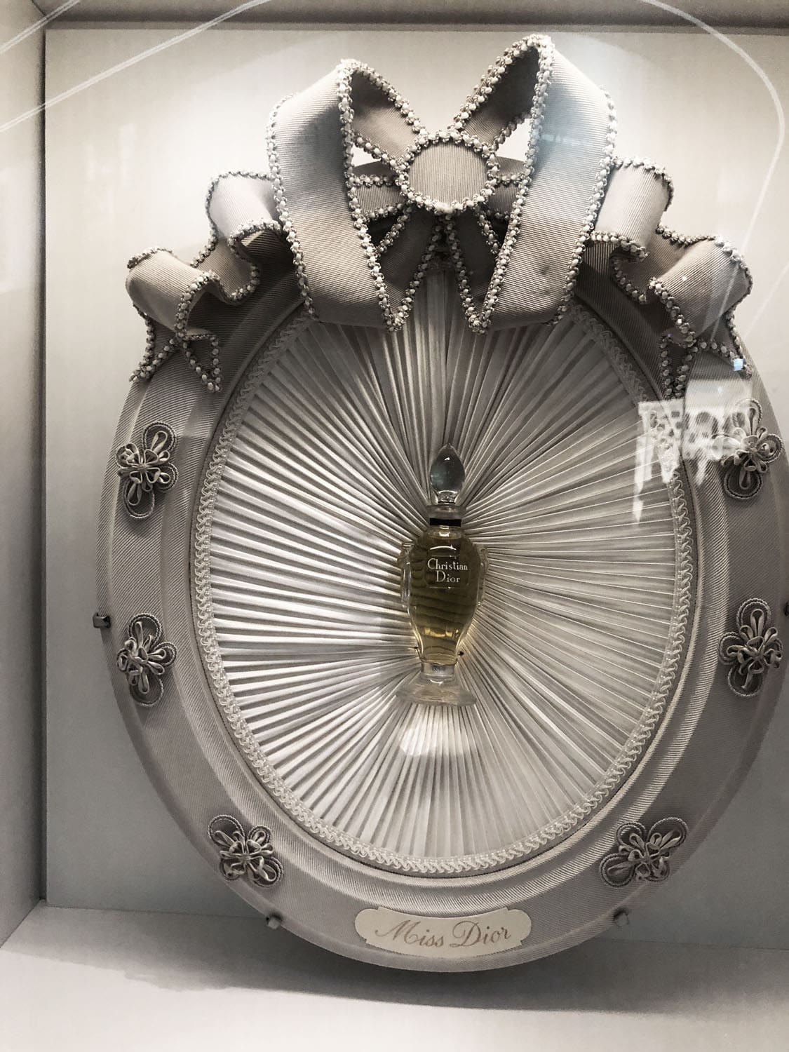 Внутри DIOR GALERIE 30 Montaigne by RUNWAY ЖУРНАЛ