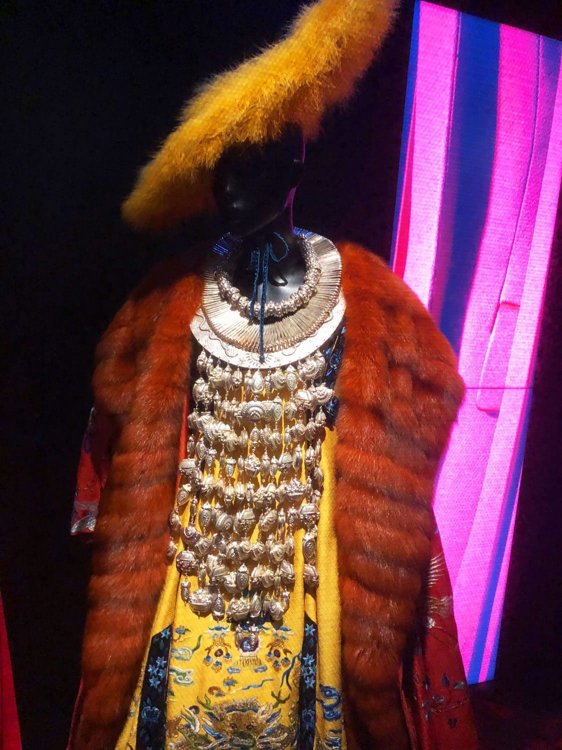 Внутри DIOR GALERIE 30 Montaigne by RUNWAY ЖУРНАЛ