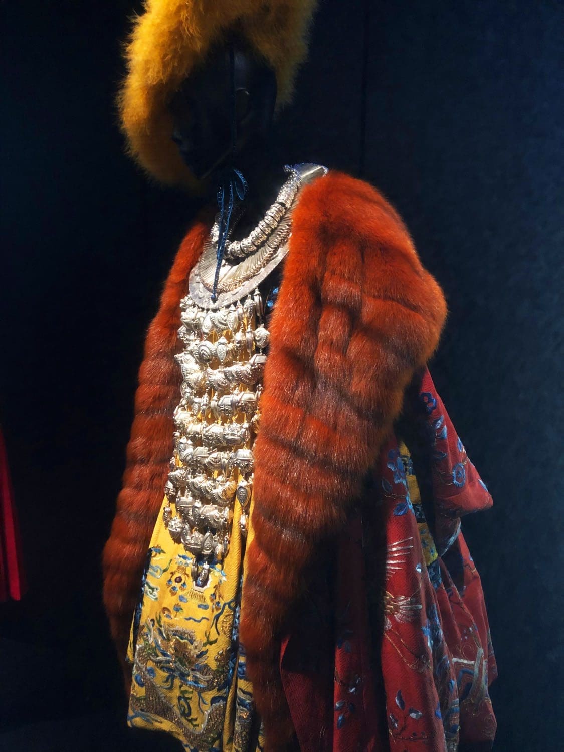 Внутри DIOR GALERIE 30 Montaigne by RUNWAY ЖУРНАЛ