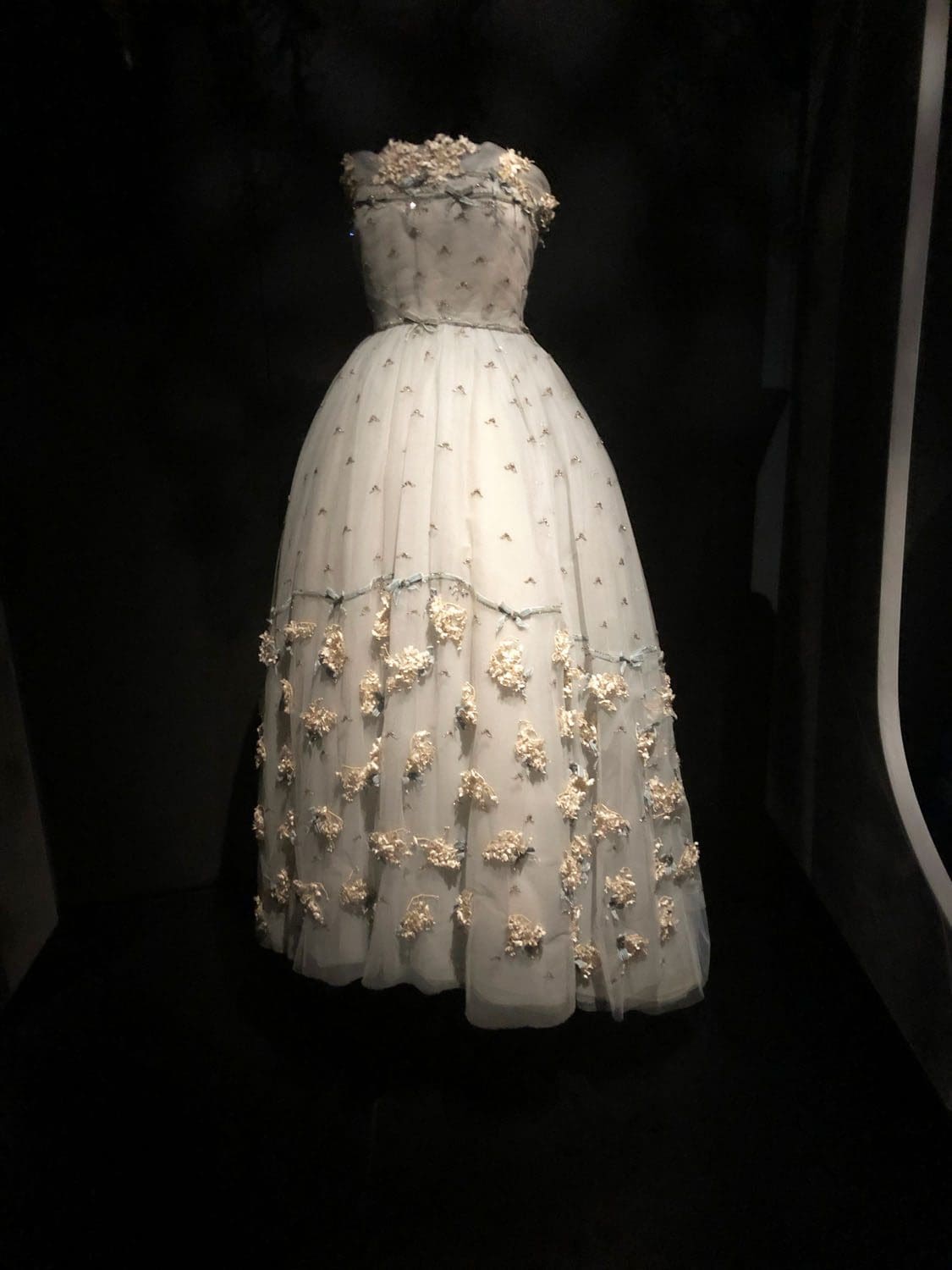 Внутри DIOR GALERIE 30 Montaigne by RUNWAY ЖУРНАЛ