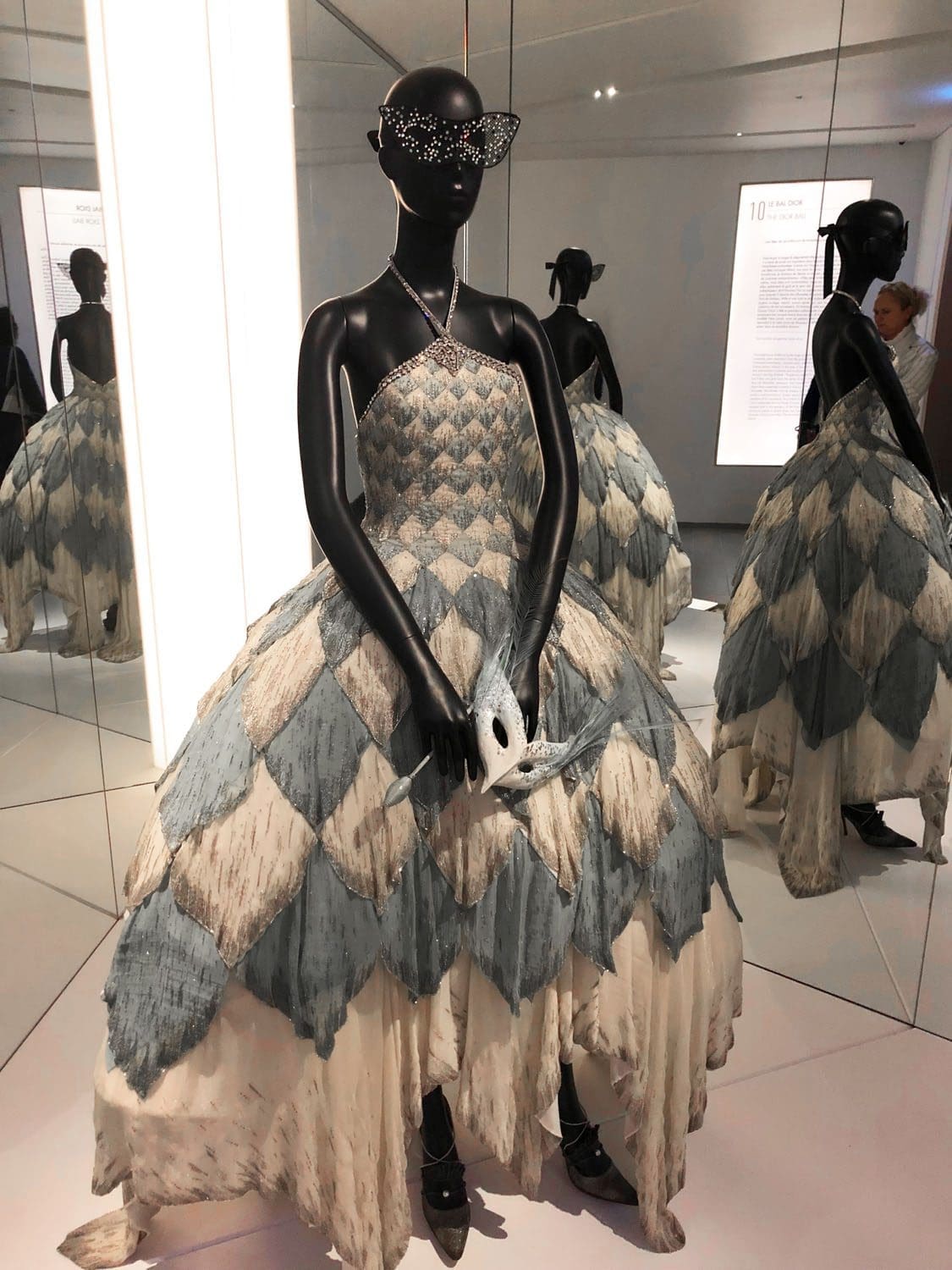 Внутри DIOR GALERIE 30 Montaigne by RUNWAY ЖУРНАЛ