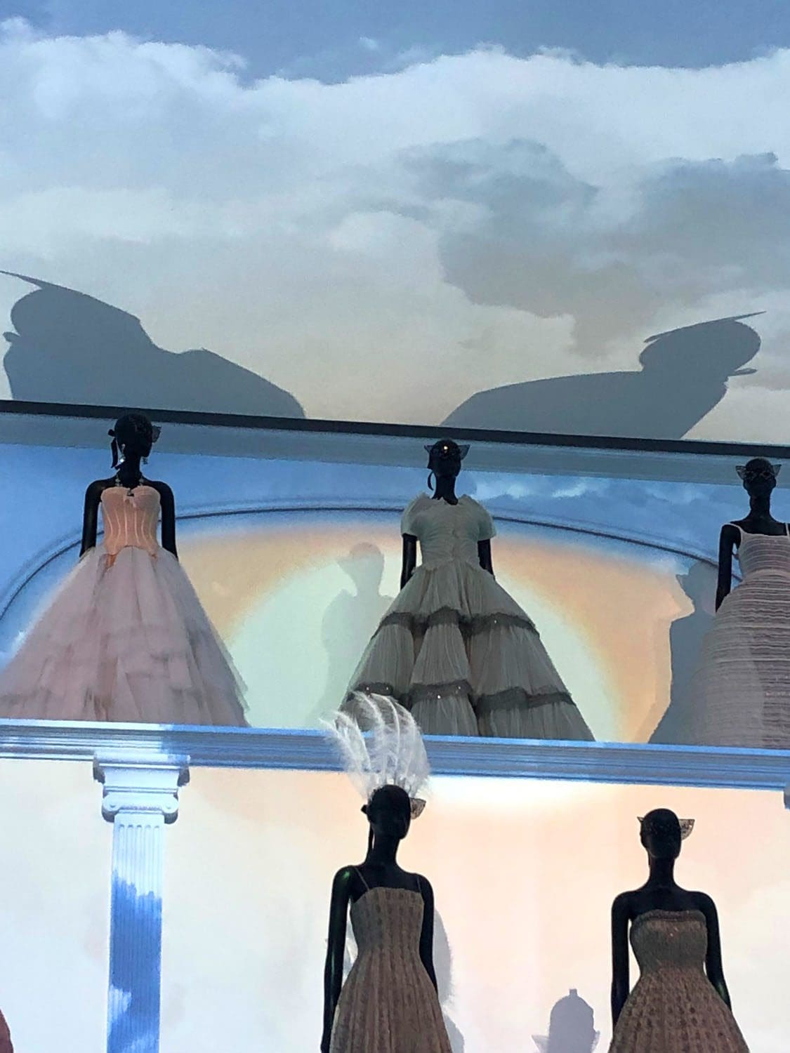 Внутри DIOR GALERIE 30 Montaigne by RUNWAY ЖУРНАЛ