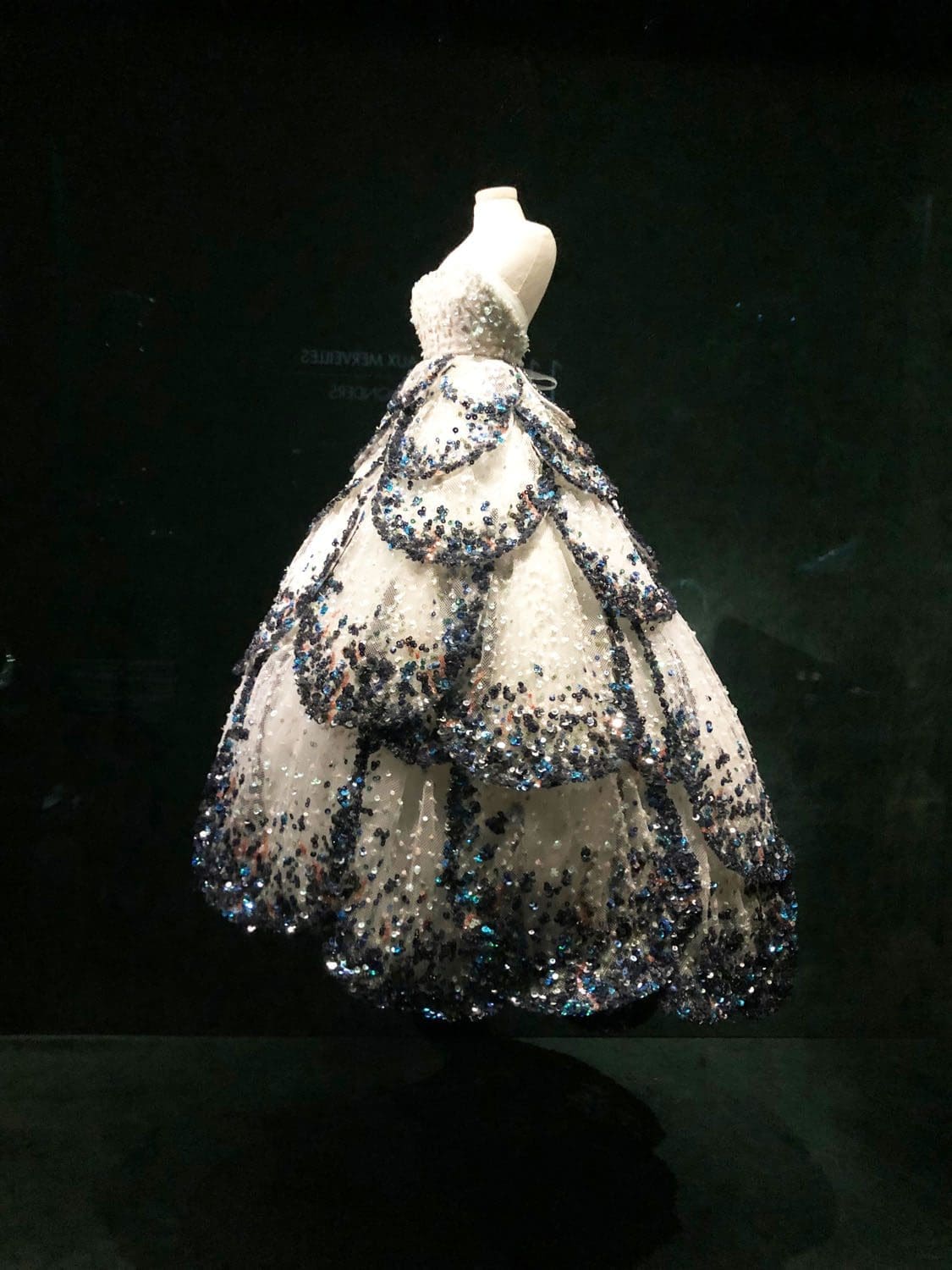 Внутри DIOR GALERIE 30 Montaigne by RUNWAY ЖУРНАЛ