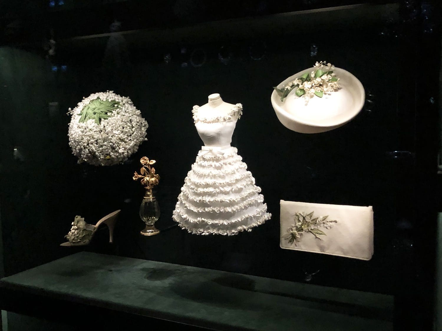 Внутри DIOR GALERIE 30 Montaigne by RUNWAY ЖУРНАЛ