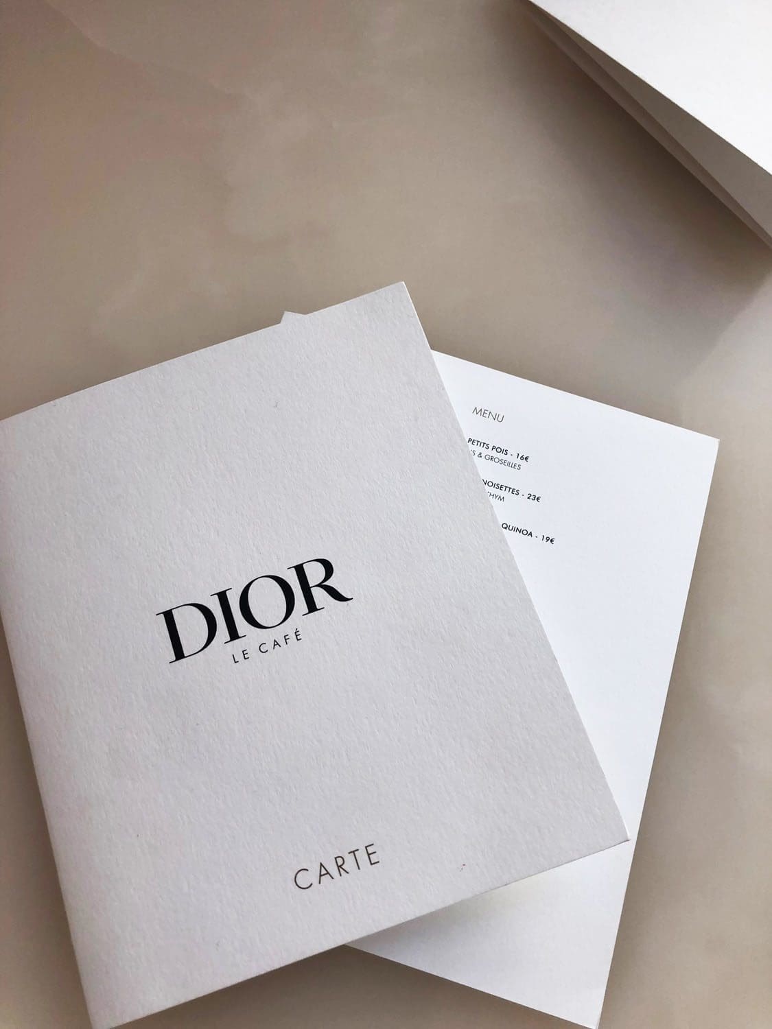 Внутри DIOR GALERIE 30 Montaigne by RUNWAY ЖУРНАЛ