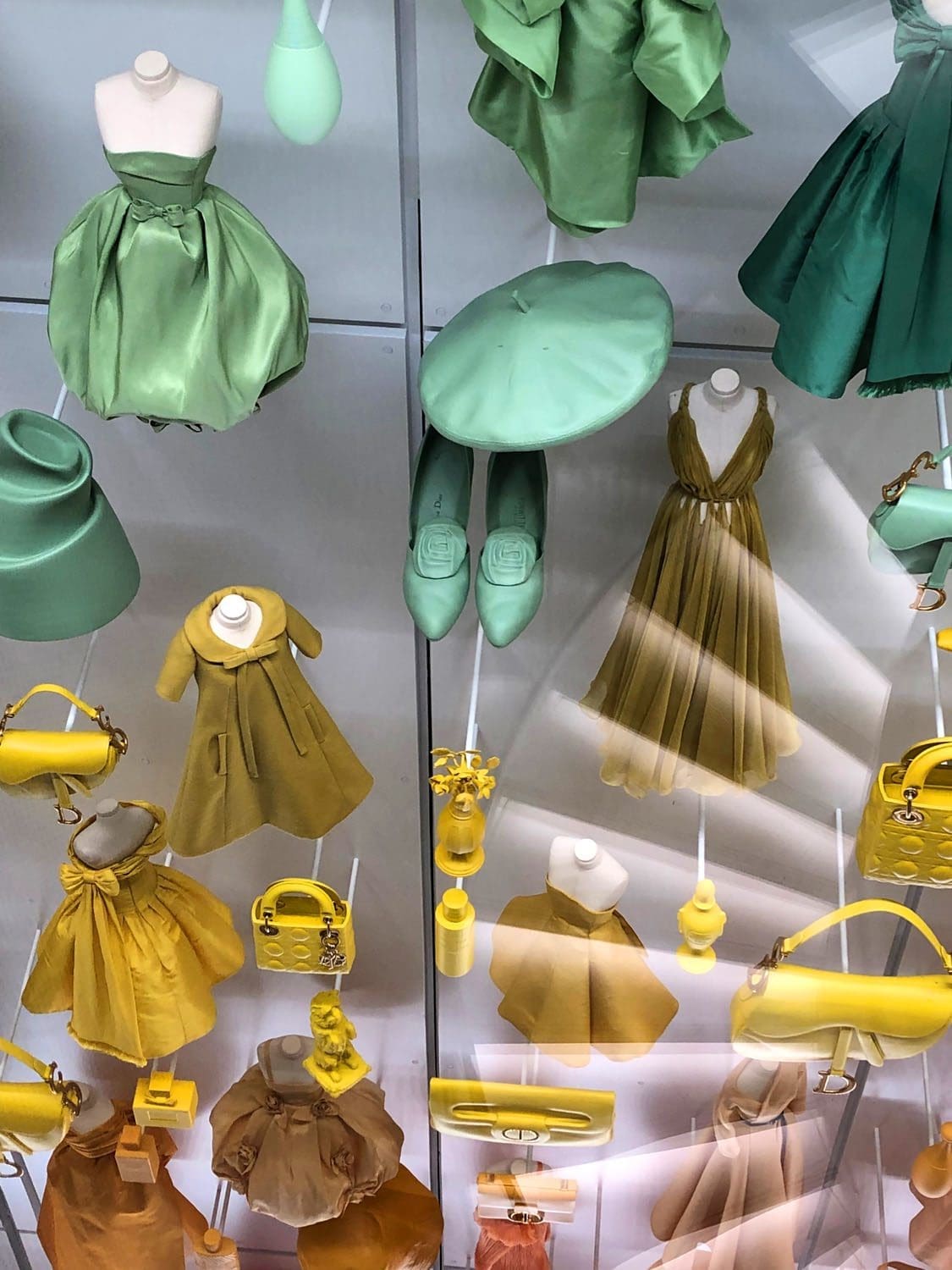 Внутри DIOR GALERIE 30 Montaigne by RUNWAY ЖУРНАЛ