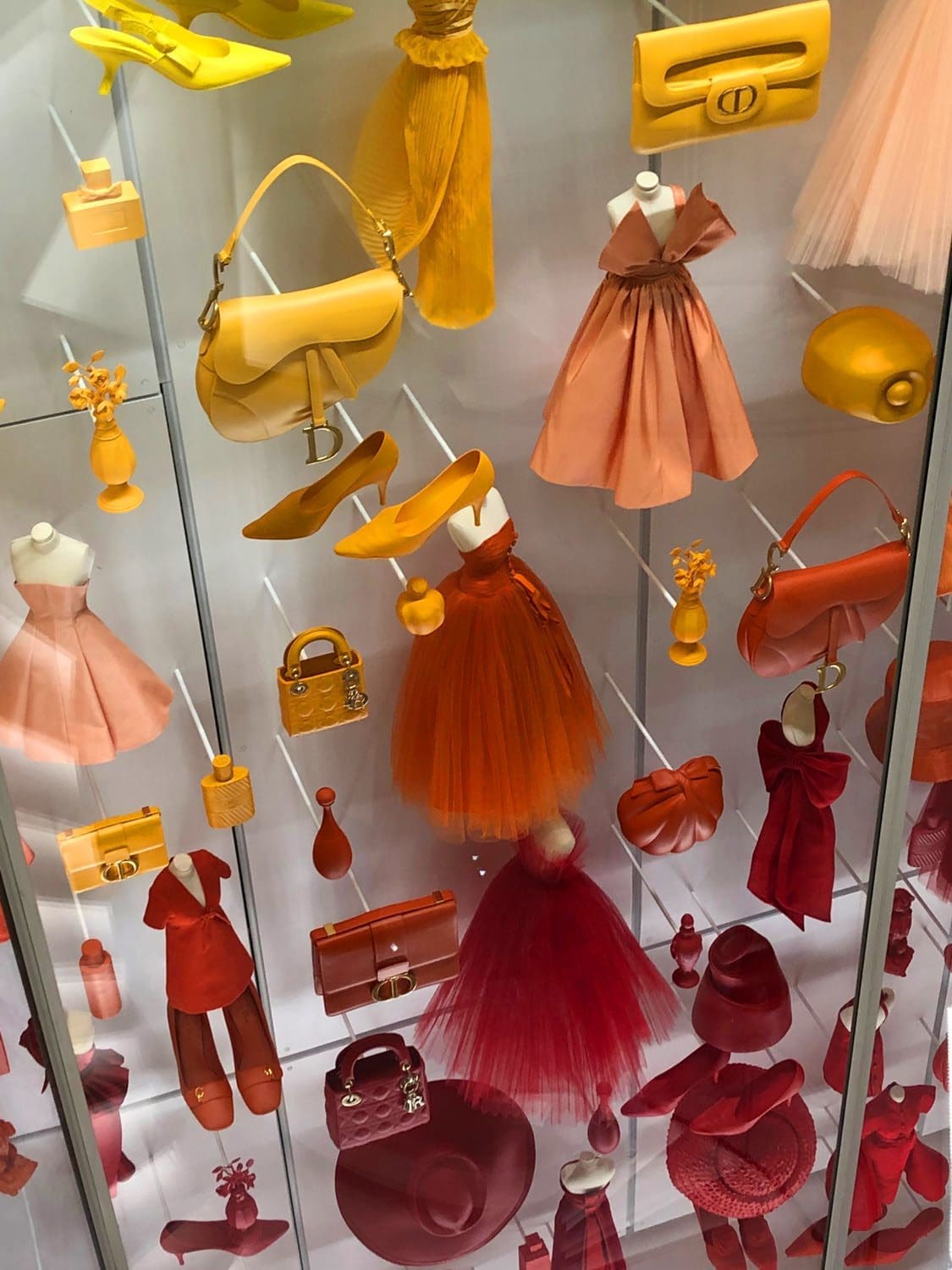 Внутри DIOR GALERIE 30 Montaigne by RUNWAY ЖУРНАЛ