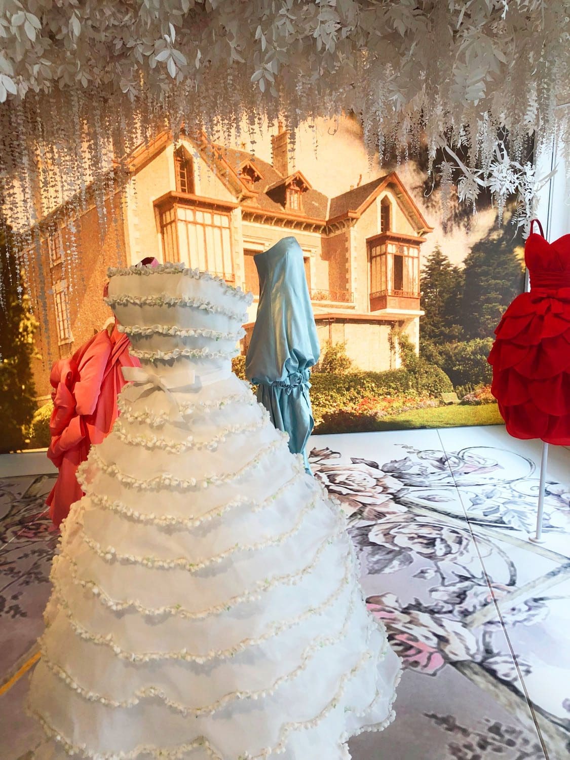 Внутри DIOR GALERIE 30 Montaigne by RUNWAY ЖУРНАЛ