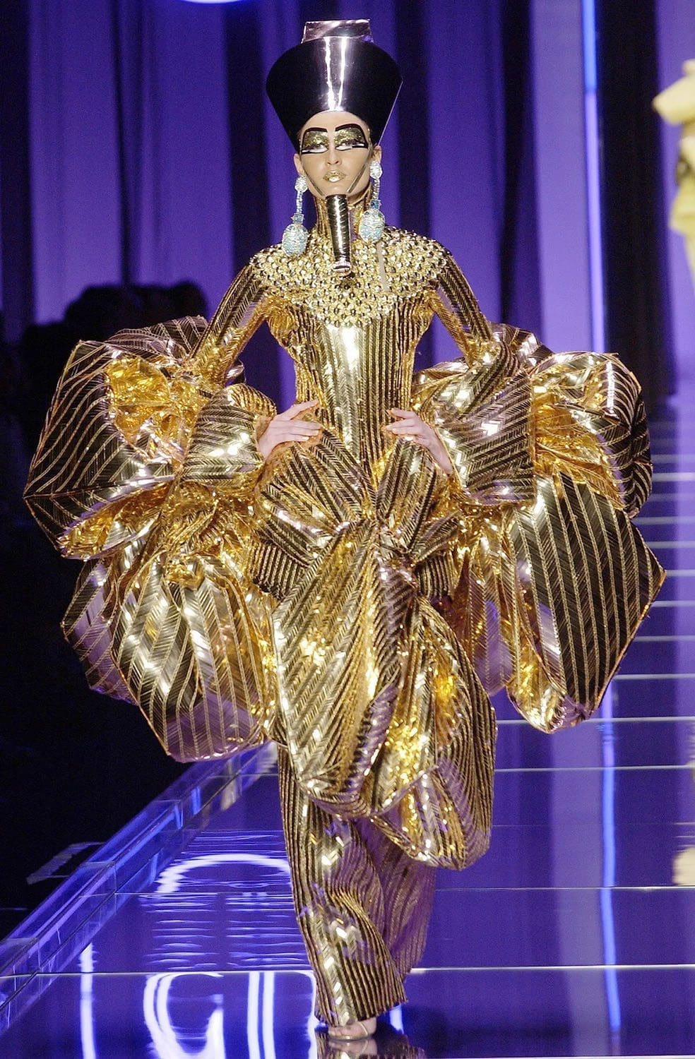 Внутри DIOR GALERIE 30 Montaigne by RUNWAY ЖУРНАЛ - Dior от Джона Гальяно Весна-Лето 2004
