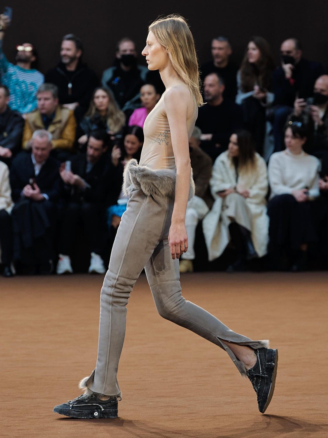Loewe Otoño Invierno 2022-2023 París Runway Revista