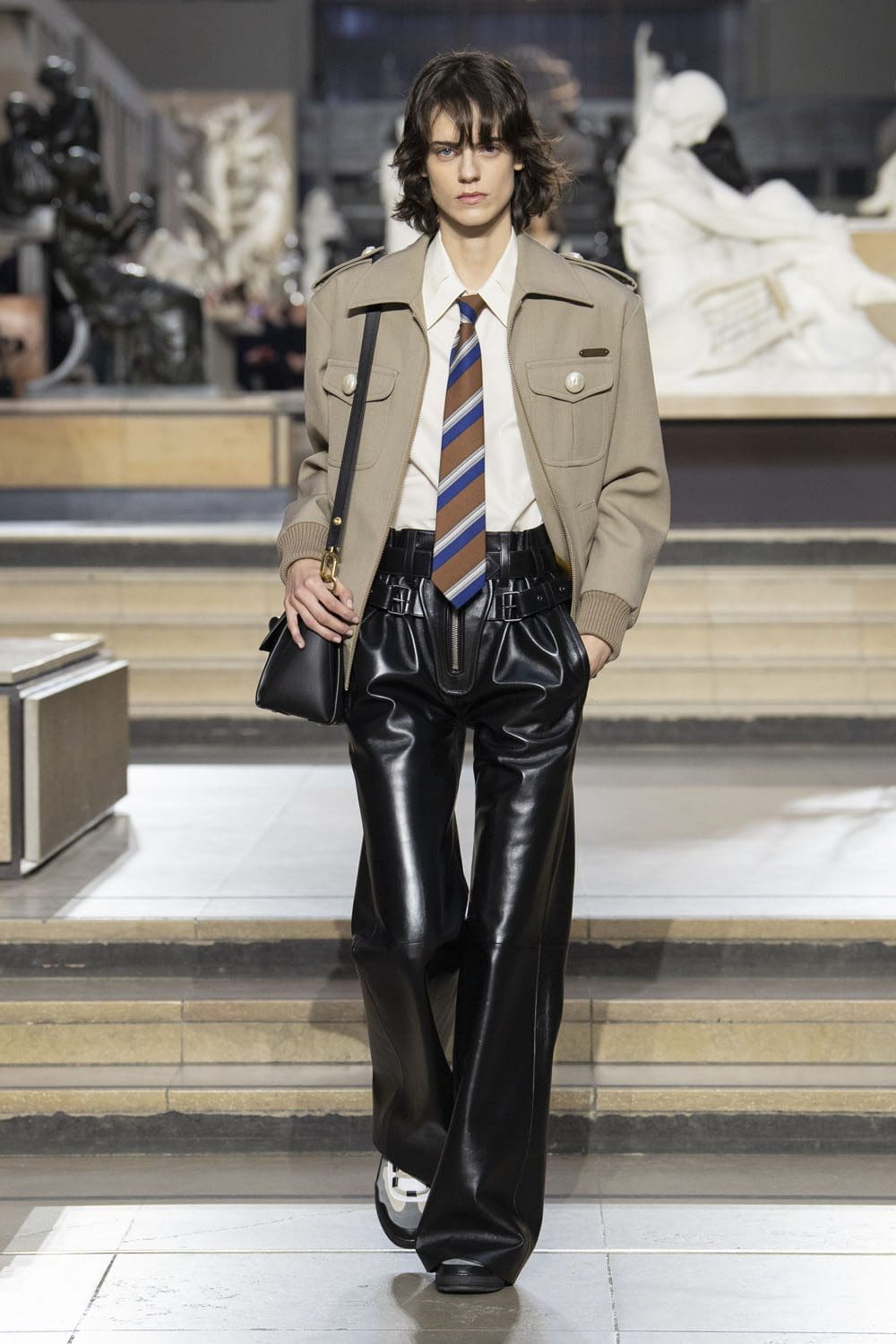 Louis Vuitton Automne-Hiver 2022-2023 Runway Magazine