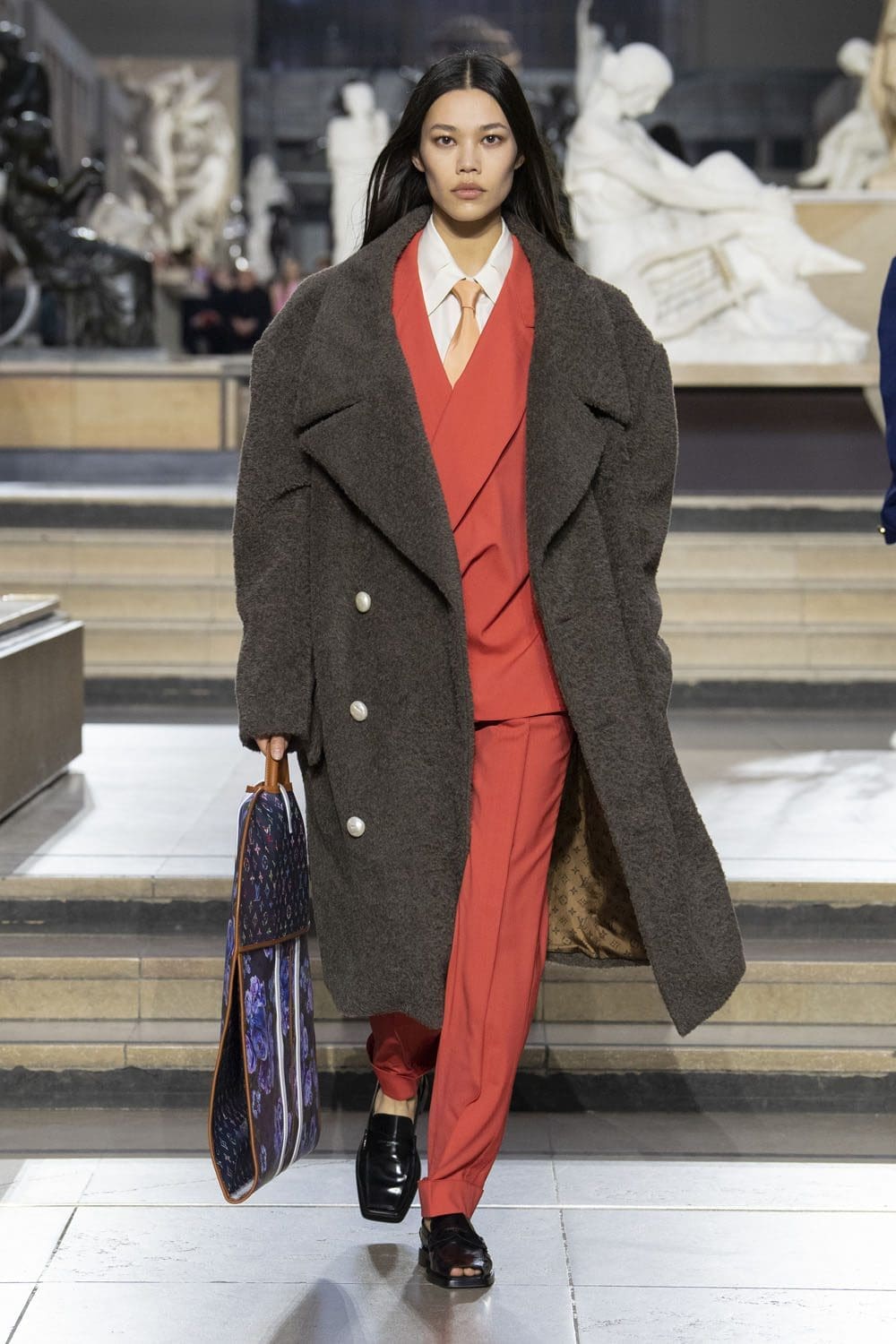 Louis Vuitton Automne-Hiver 2022-2023 Runway Magazine