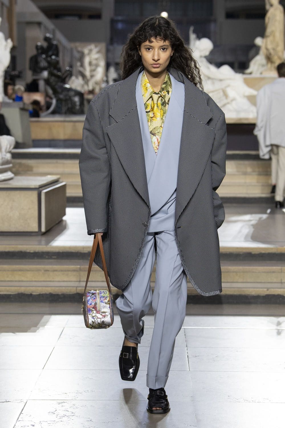Louis Vuitton Automne-Hiver 2022-2023 Runway Magazine