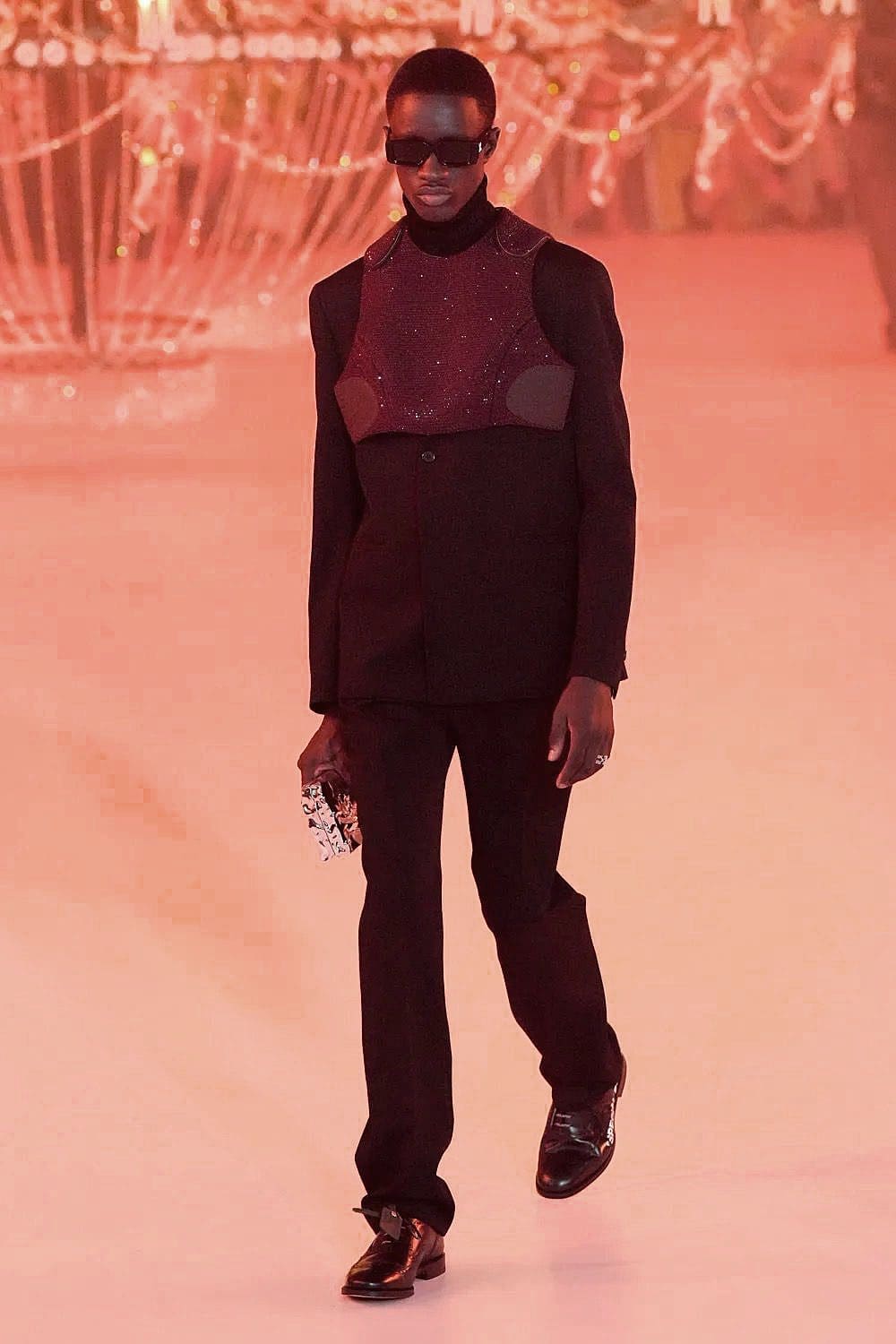 Off-White Outono 2022-2023 Paris Runway revista
