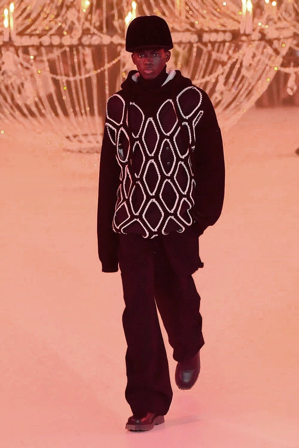 Off-White Outono 2022-2023 Paris Runway revista