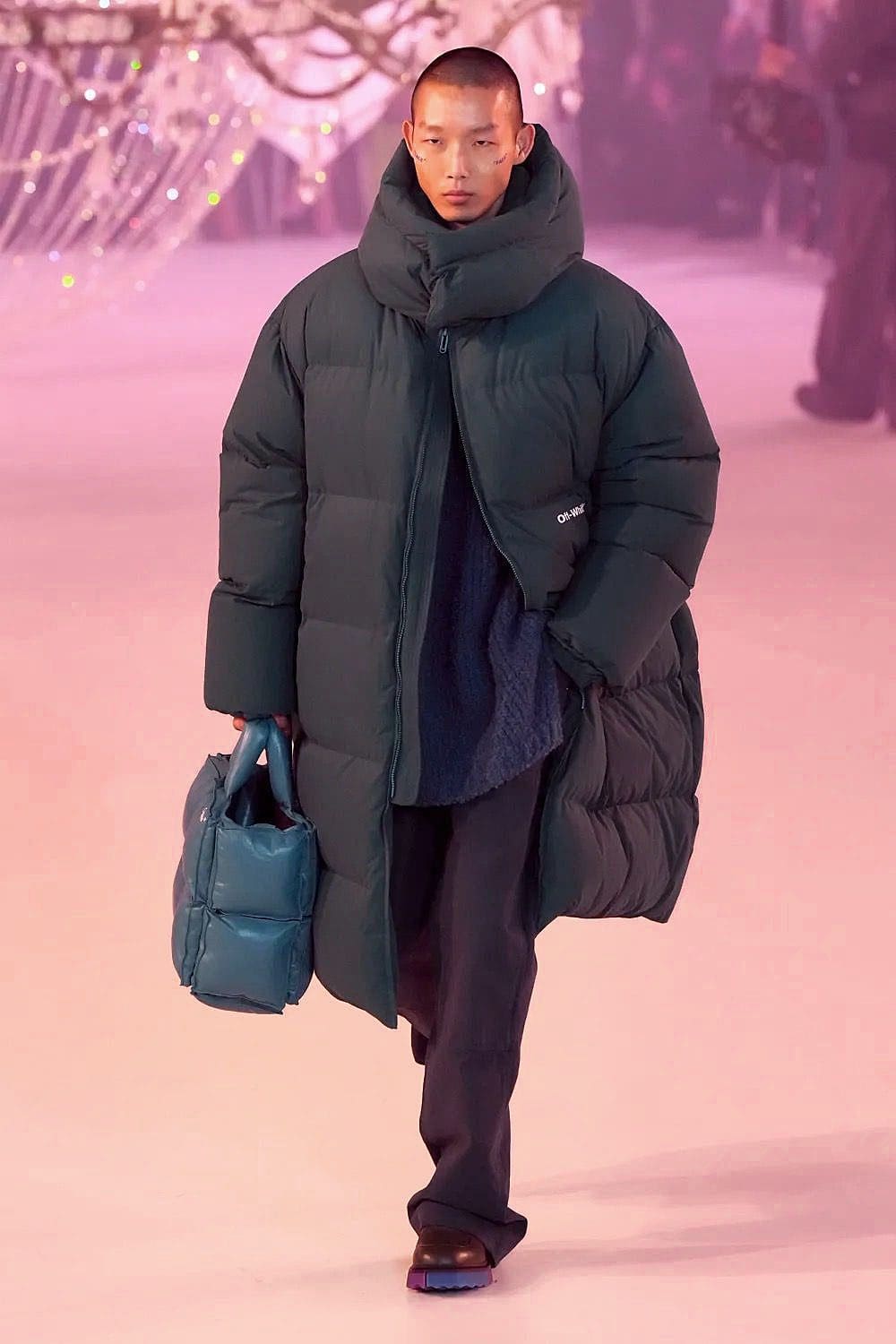 Off-White Outono 2022-2023 Paris Runway revista