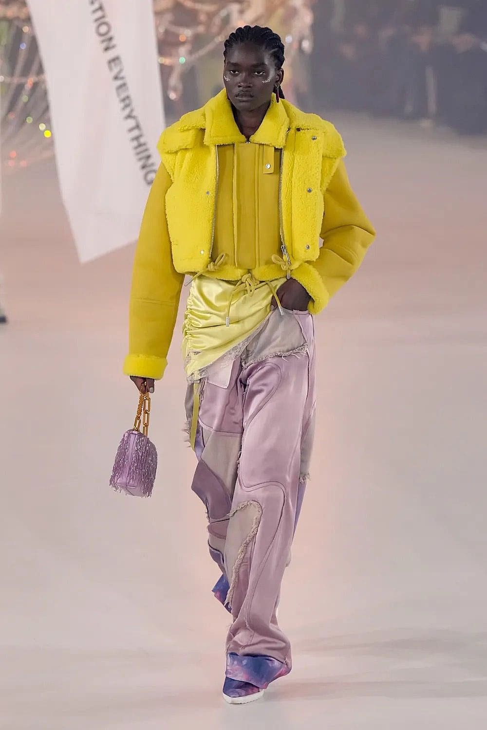 Off-White Outono 2022-2023 Paris Runway revista