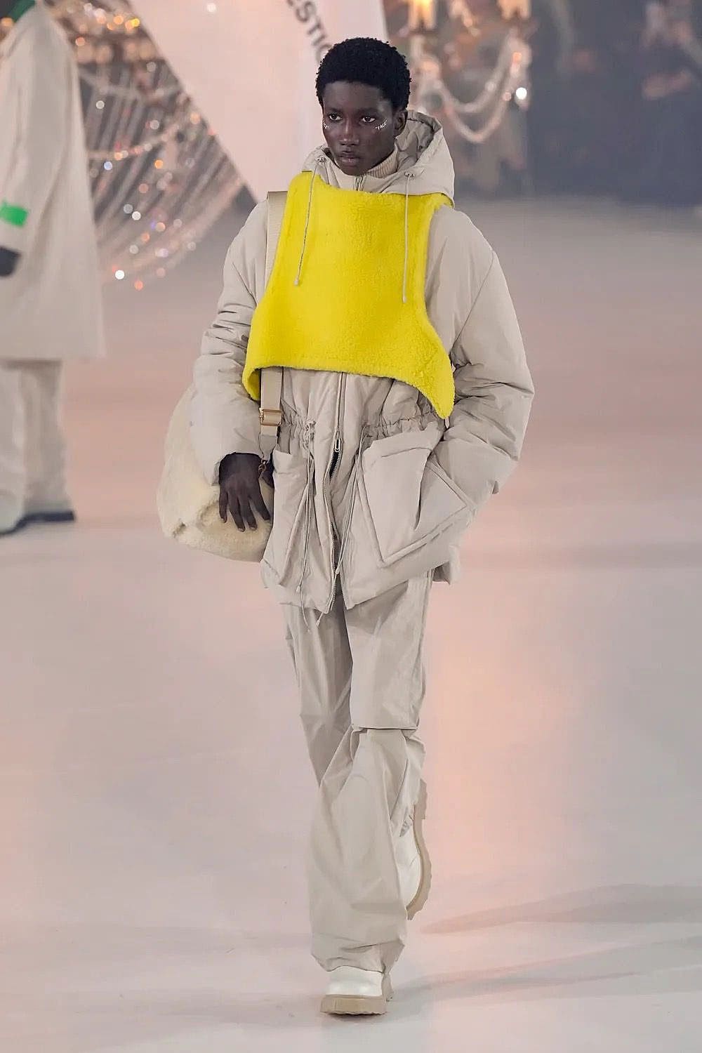 Off-White Outono 2022-2023 Paris Runway revista