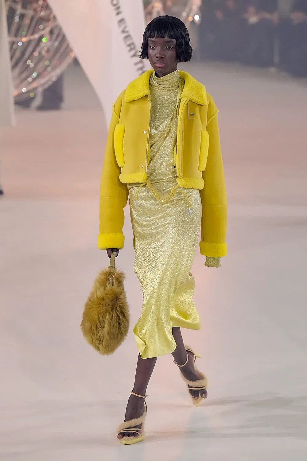 Off-White Outono 2022-2023 Paris Runway revista