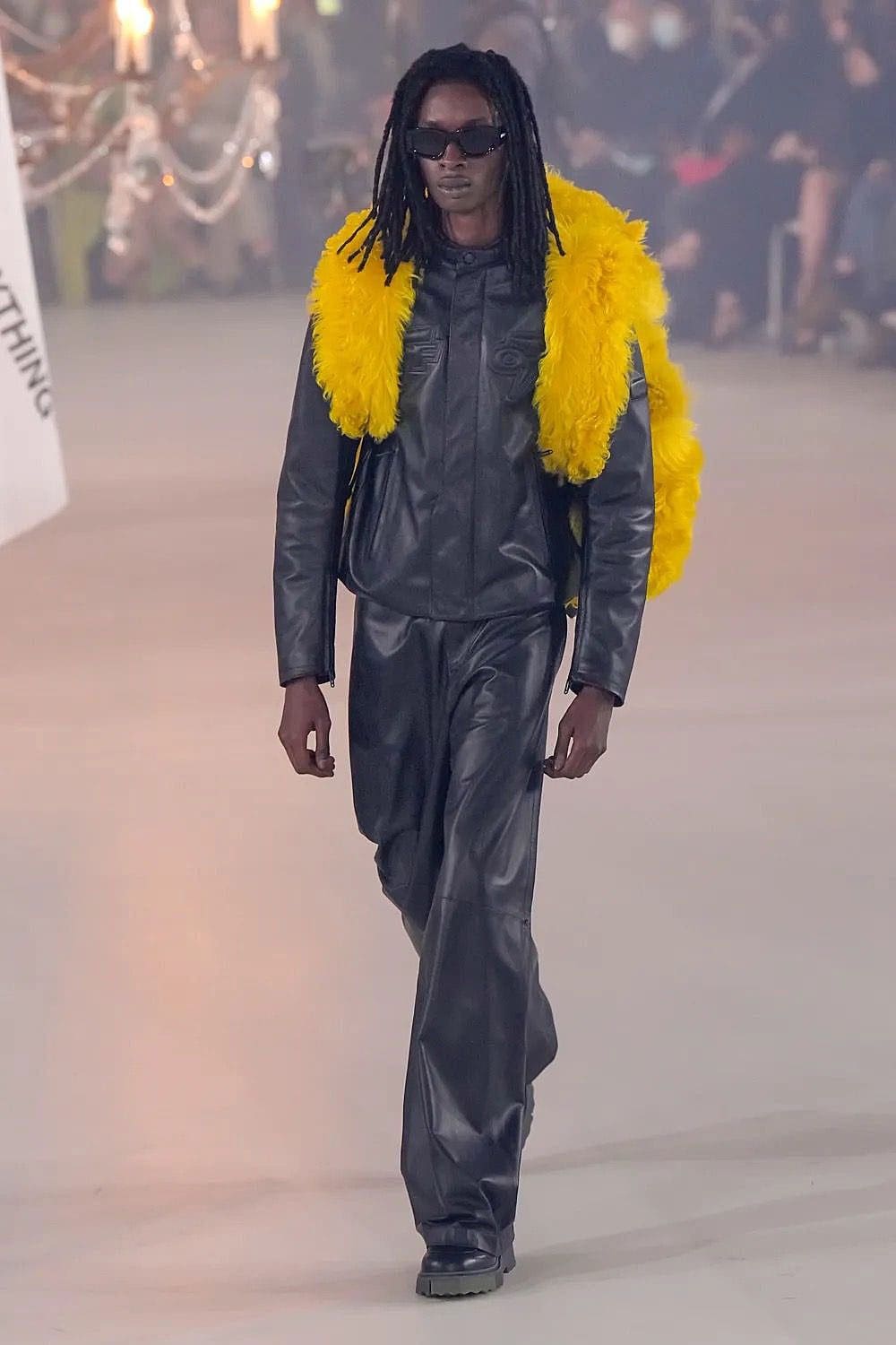 Off-White Outono 2022-2023 Paris Runway revista
