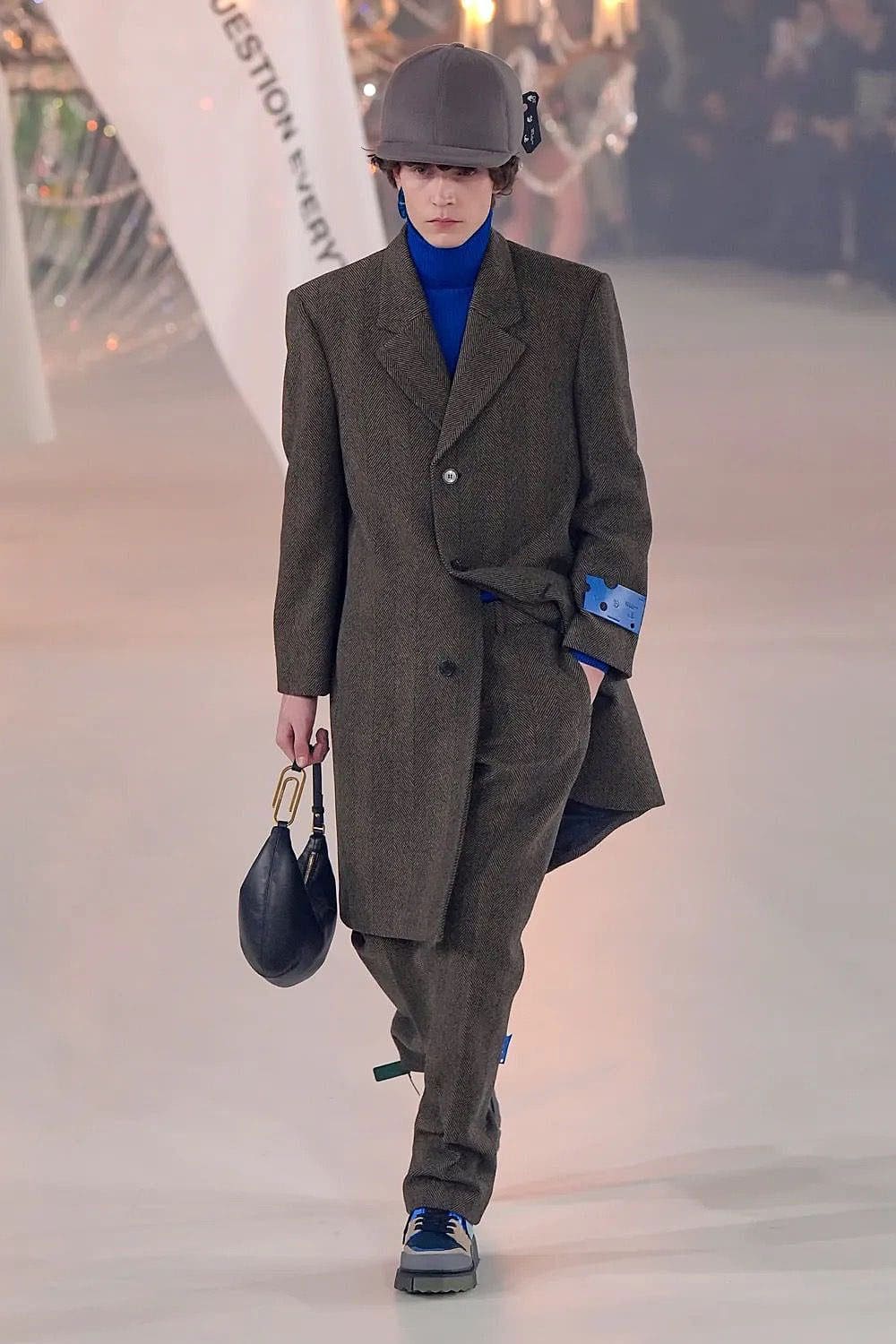 Off-White Outono 2022-2023 Paris Runway revista
