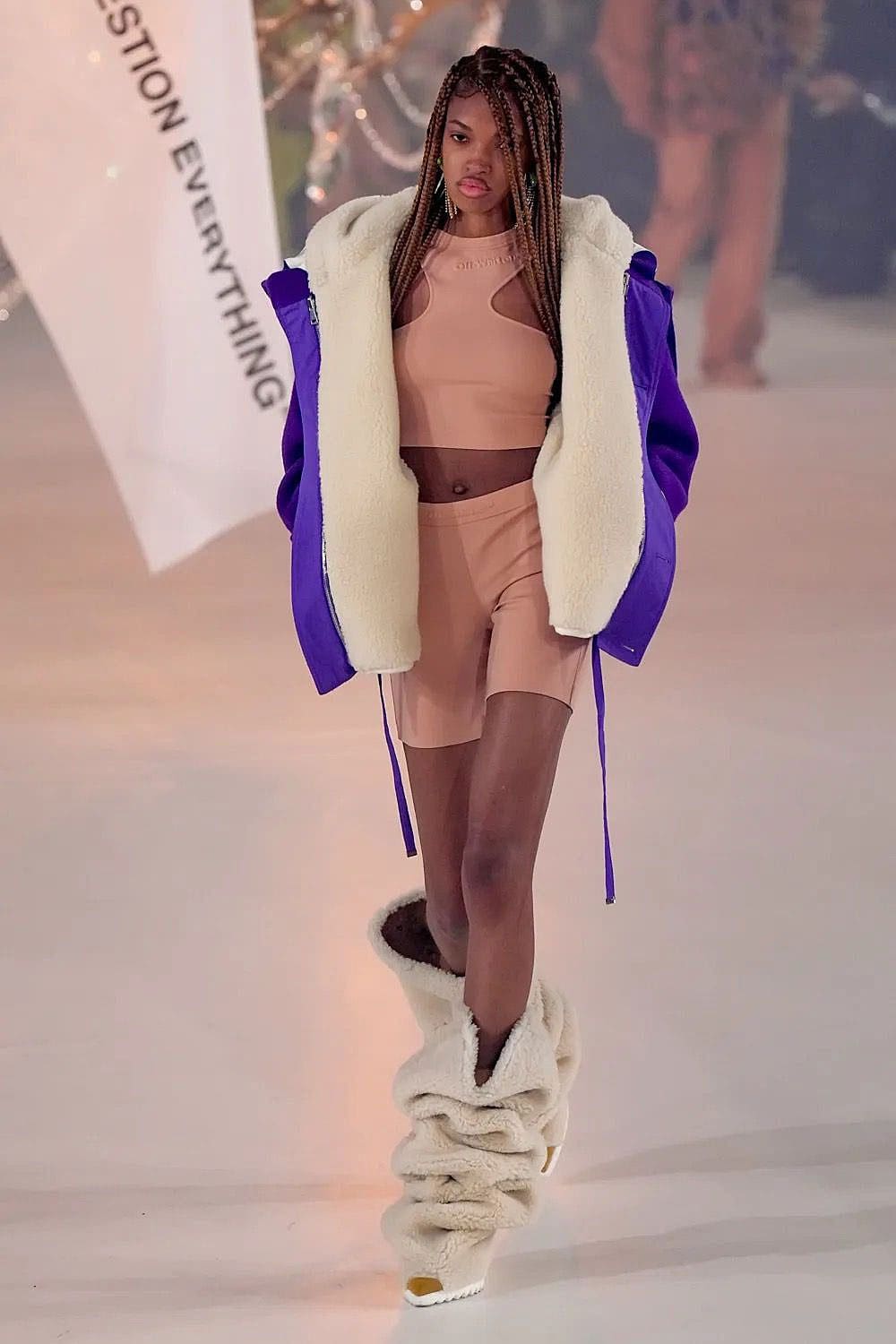 Off-White Outono 2022-2023 Paris Runway revista