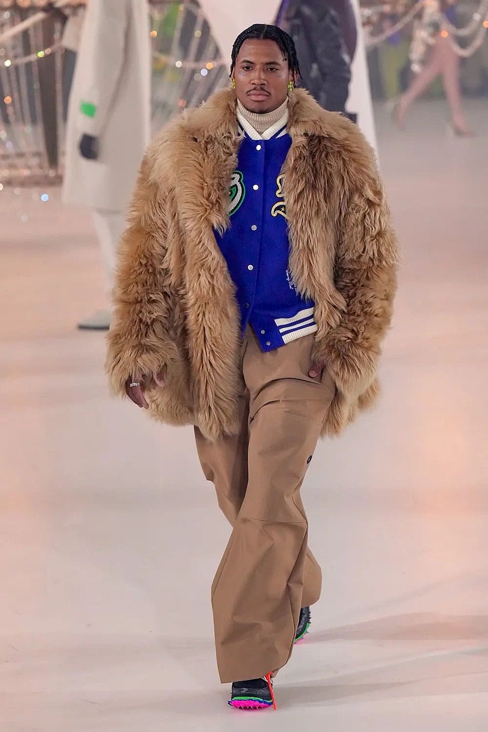 Off-White Outono 2022-2023 Paris Runway revista