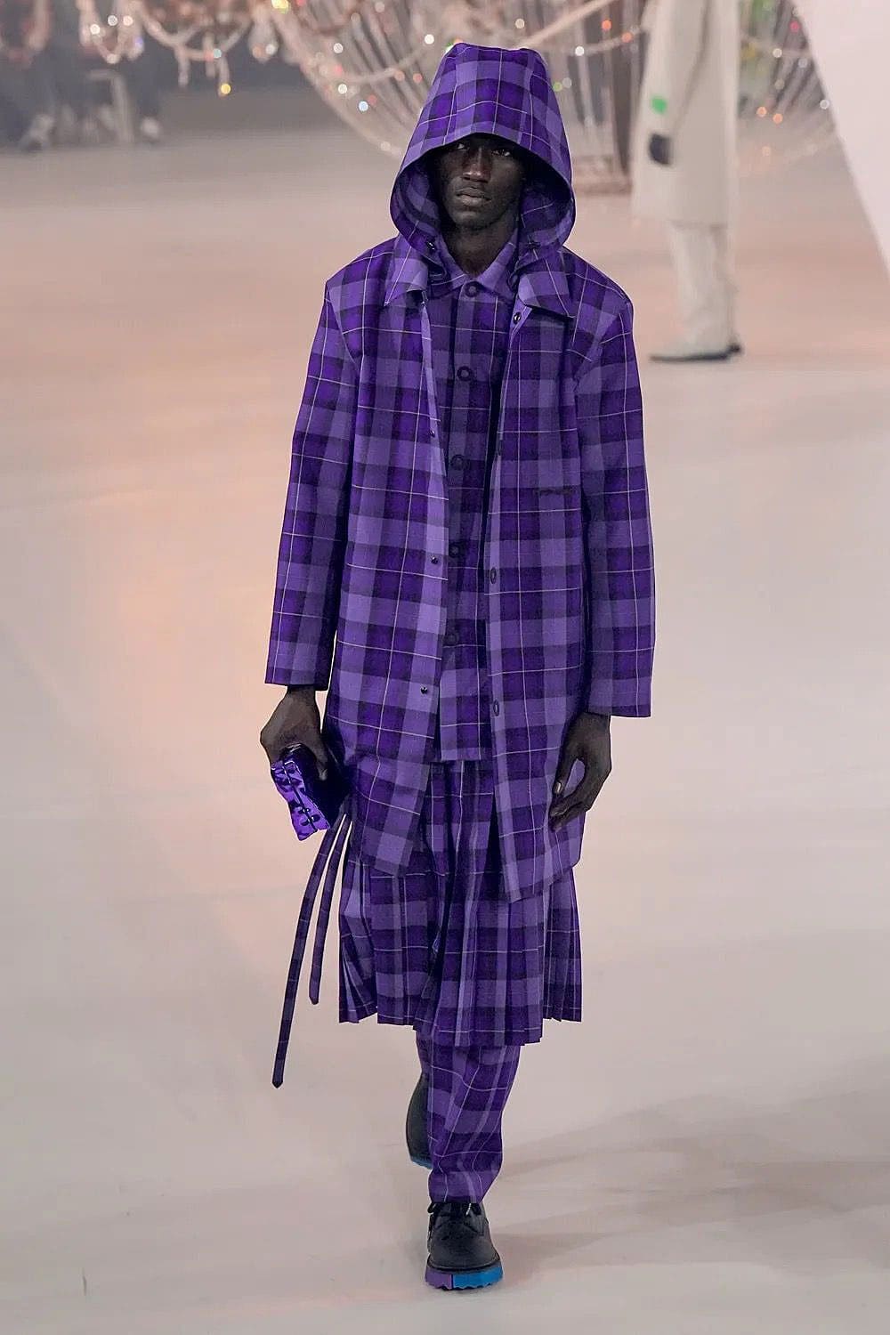 Off-White Outono 2022-2023 Paris Runway revista