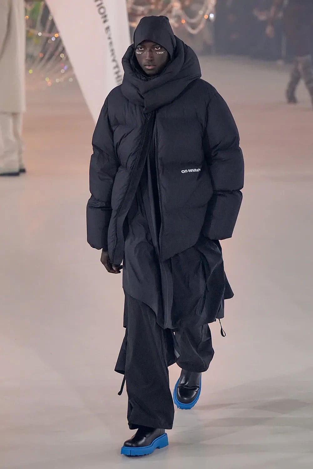 Off-White Outono 2022-2023 Paris Runway revista