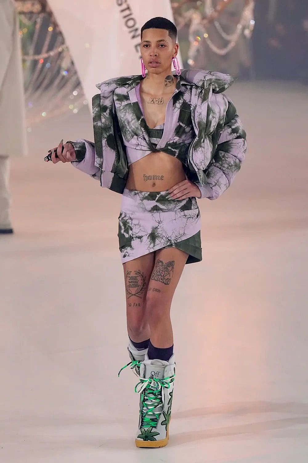 Off-White Outono 2022-2023 Paris Runway revista