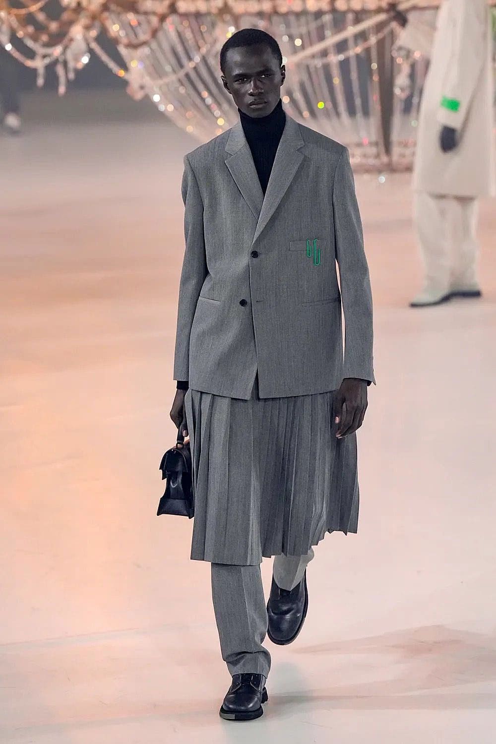 Off-White Outono 2022-2023 Paris Runway revista