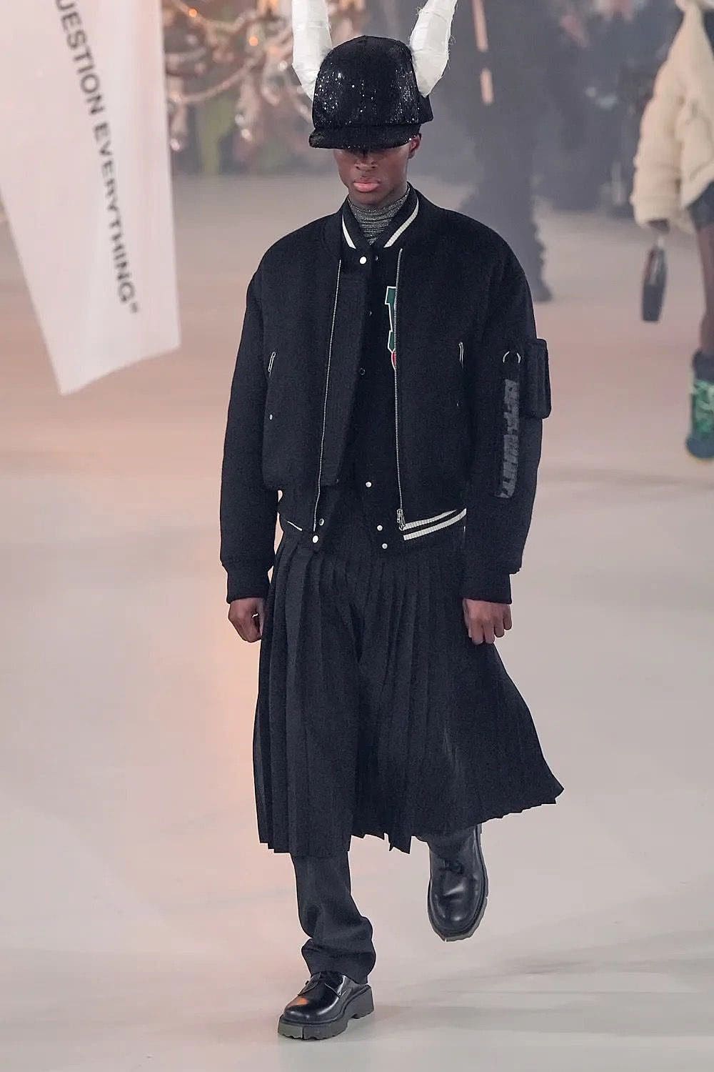 Off-White Outono 2022-2023 Paris Runway revista