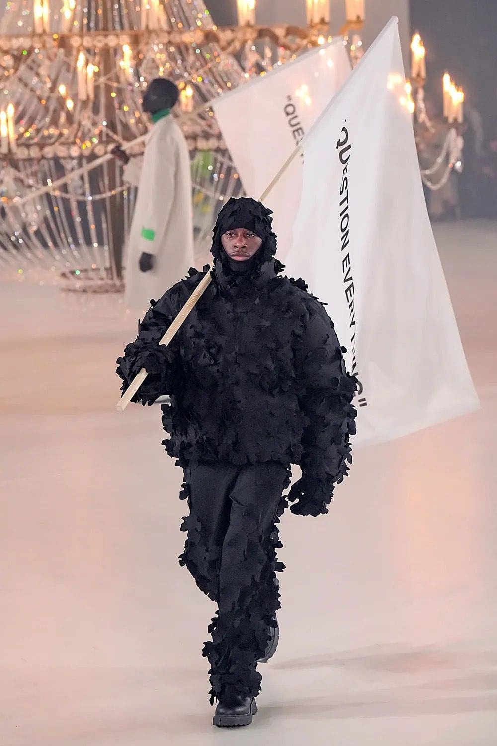 Off-White Outono 2022-2023 Paris Runway revista