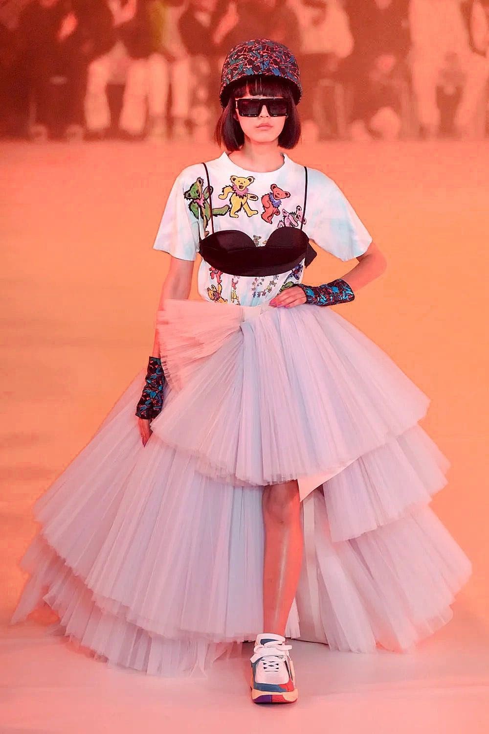 Off-White Outono 2022-2023 Paris Runway revista