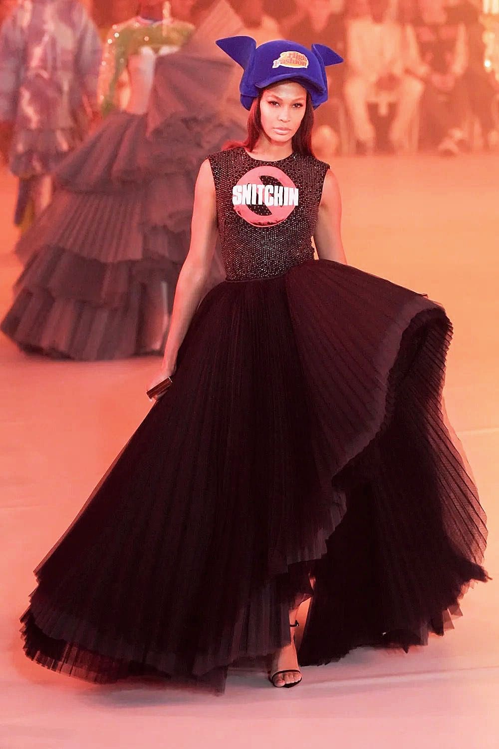Off-White Outono 2022-2023 Paris Runway revista