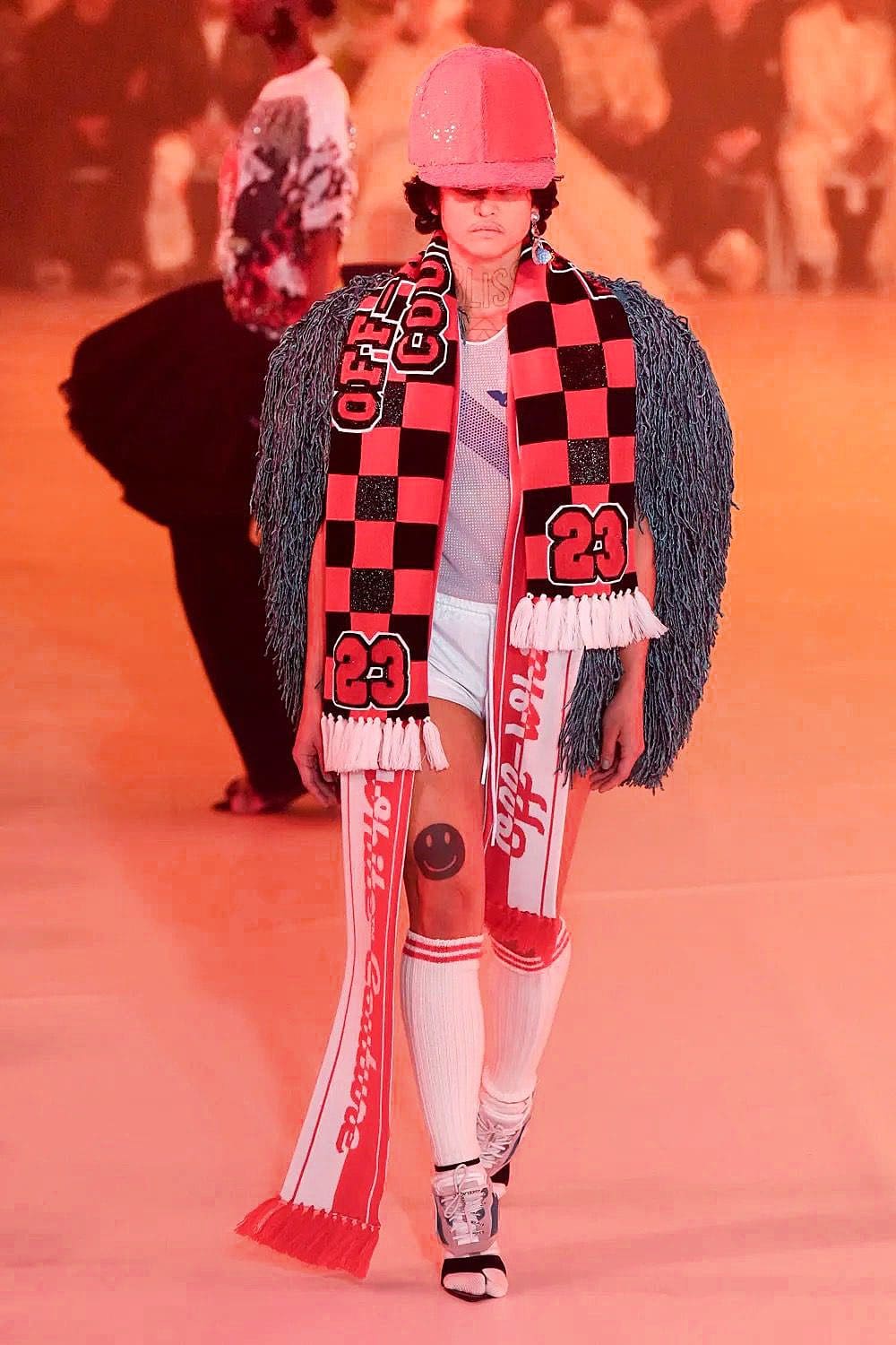 Off-White Outono 2022-2023 Paris Runway revista