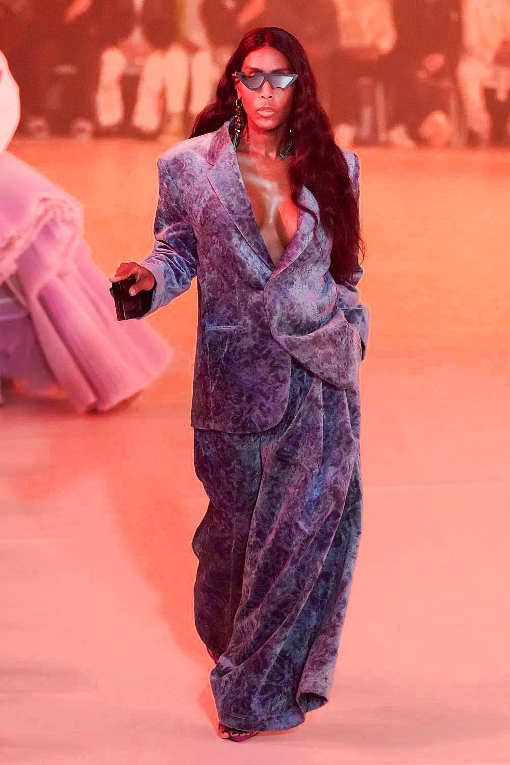 Off-White Outono 2022-2023 Paris Runway revista