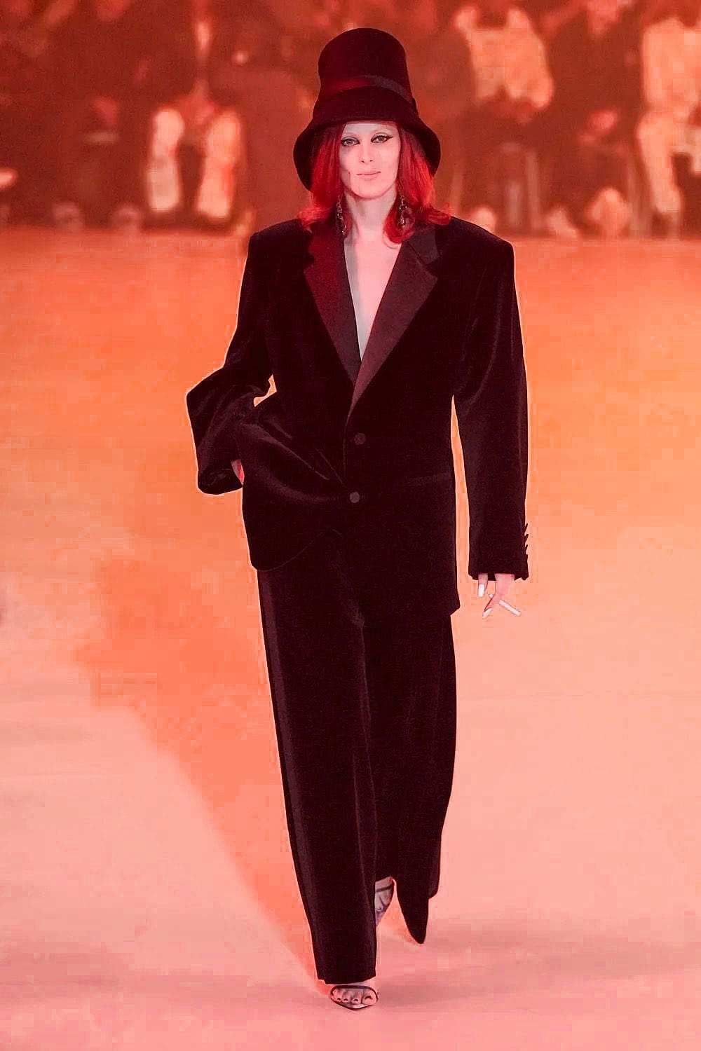 Off-White Outono 2022-2023 Paris Runway revista