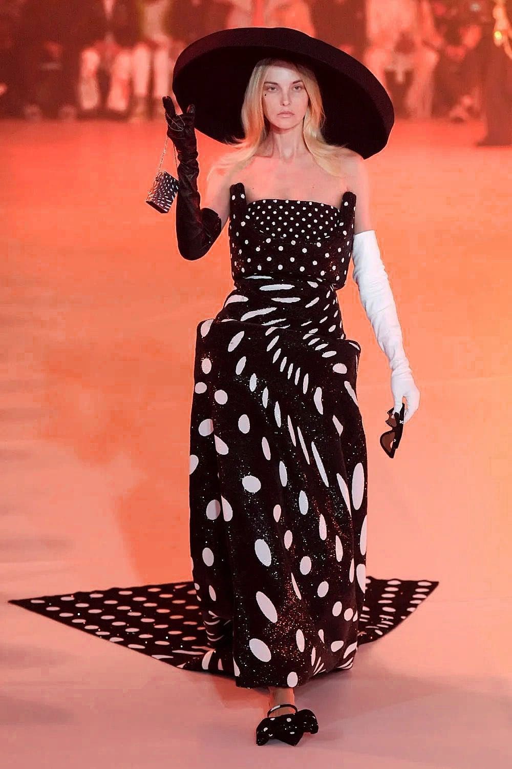 Off-White Outono 2022-2023 Paris Runway revista