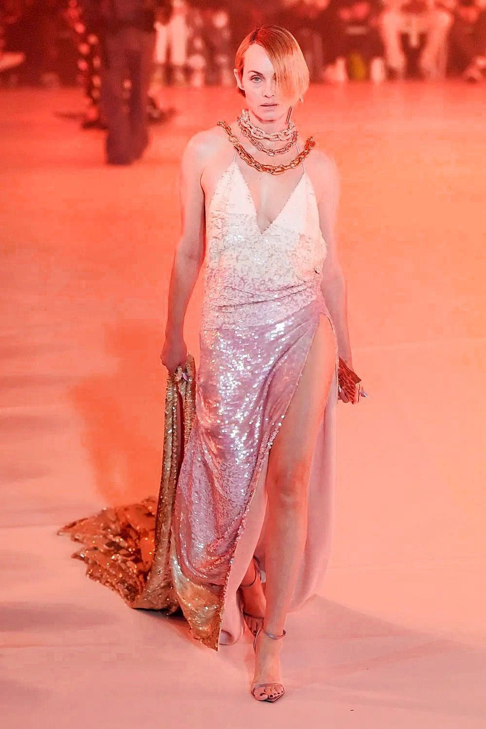 Off-White Outono 2022-2023 Paris Runway revista