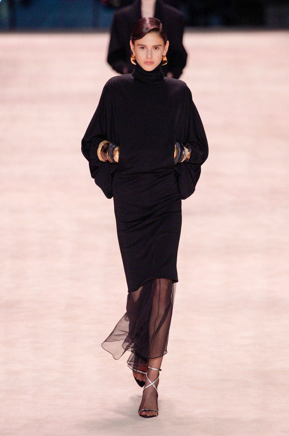 Saint Laurent Outono Inverno 2022-2023 Paris Runway revista