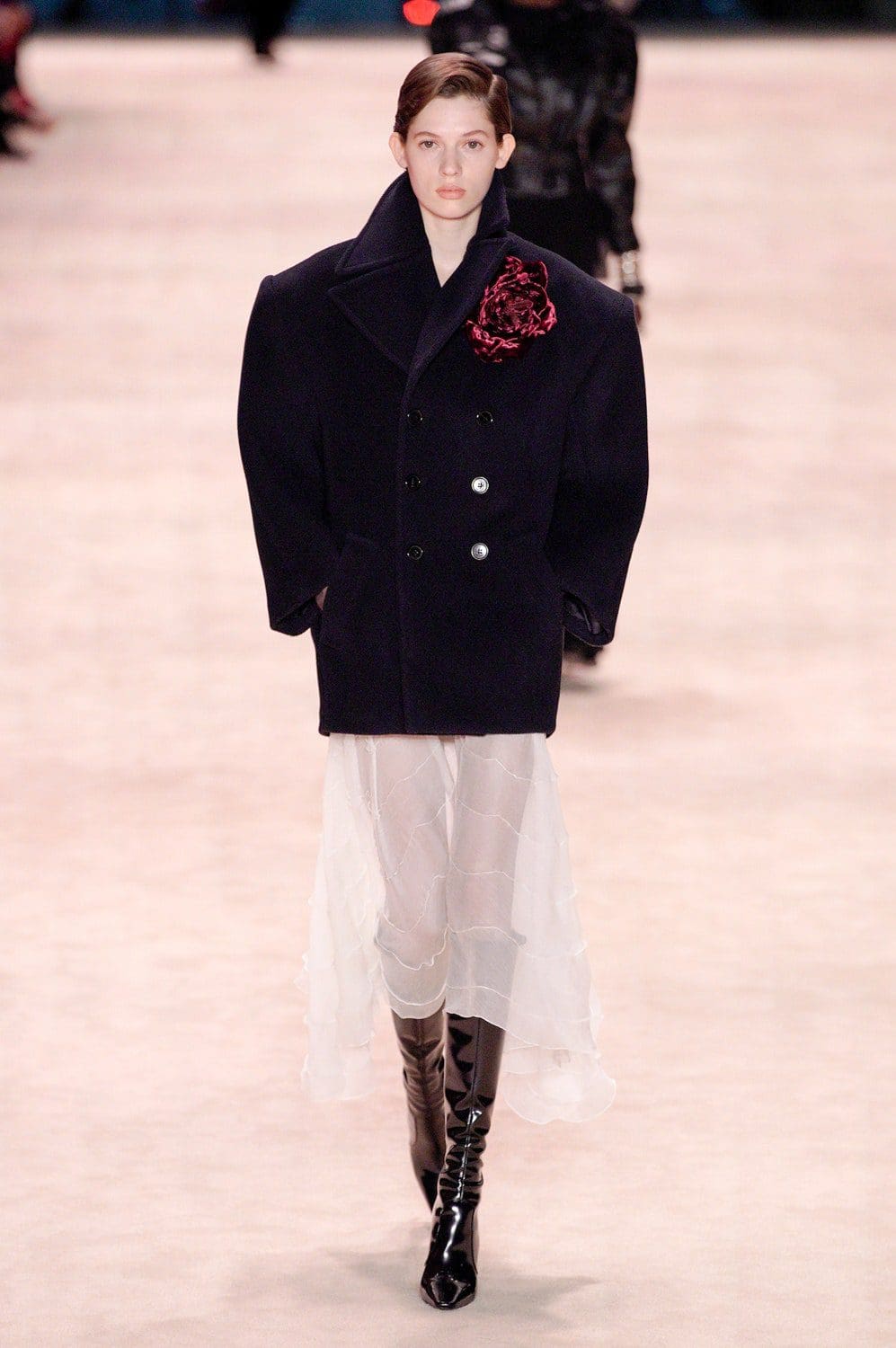 Saint Laurent Outono Inverno 2022-2023 Paris Runway revista