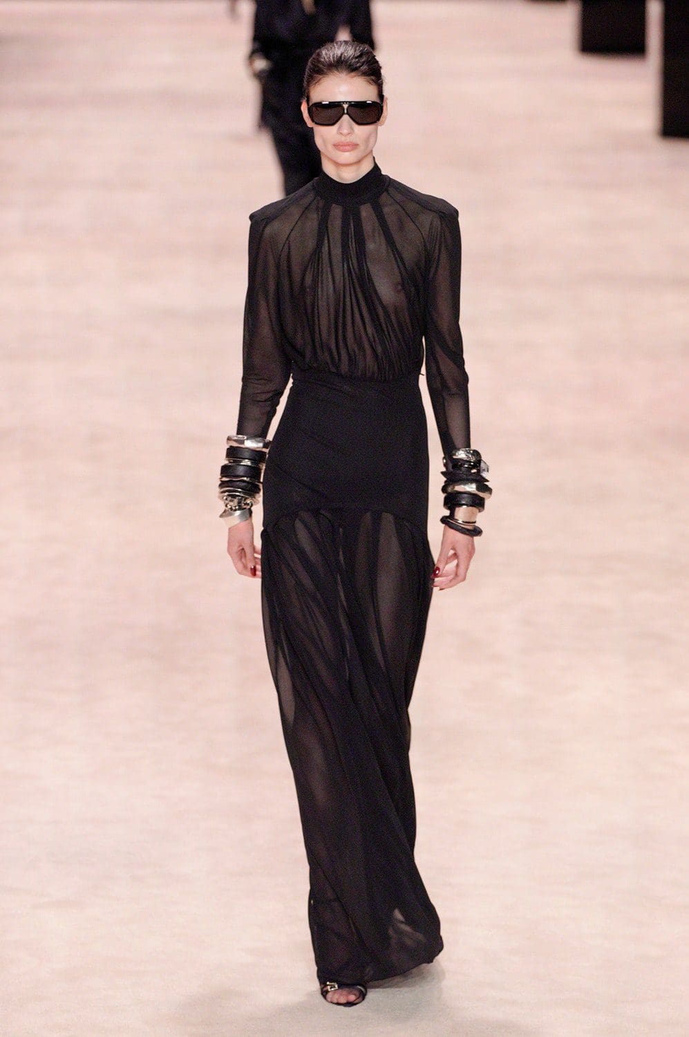 Saint Laurent Outono Inverno 2022-2023 Paris Runway revista