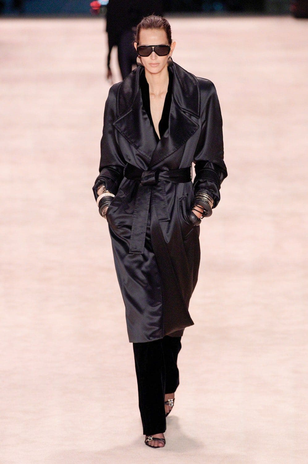 Saint Laurent Outono Inverno 2022-2023 Paris Runway revista
