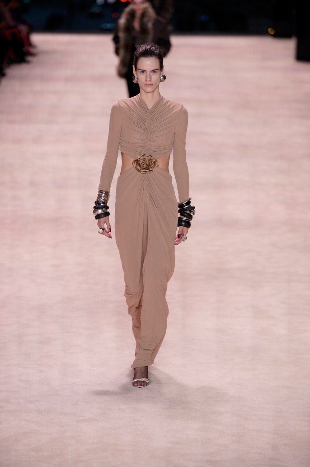 Saint Laurent Outono Inverno 2022-2023 Paris Runway revista