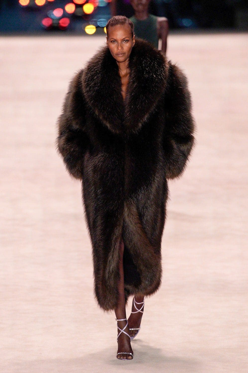 Saint Laurent Outono Inverno 2022-2023 Paris Runway revista