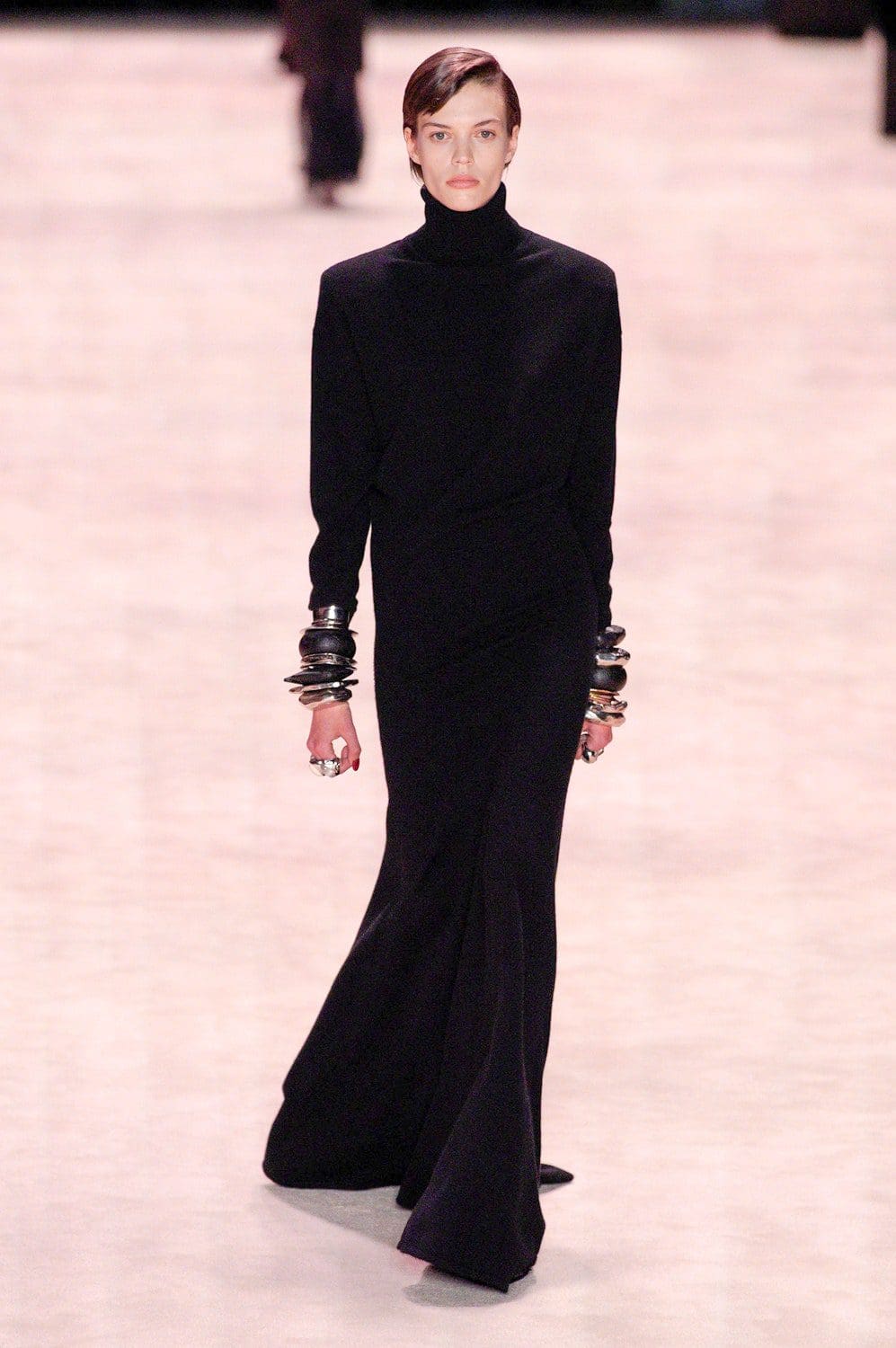 Saint Laurent Outono Inverno 2022-2023 Paris Runway revista