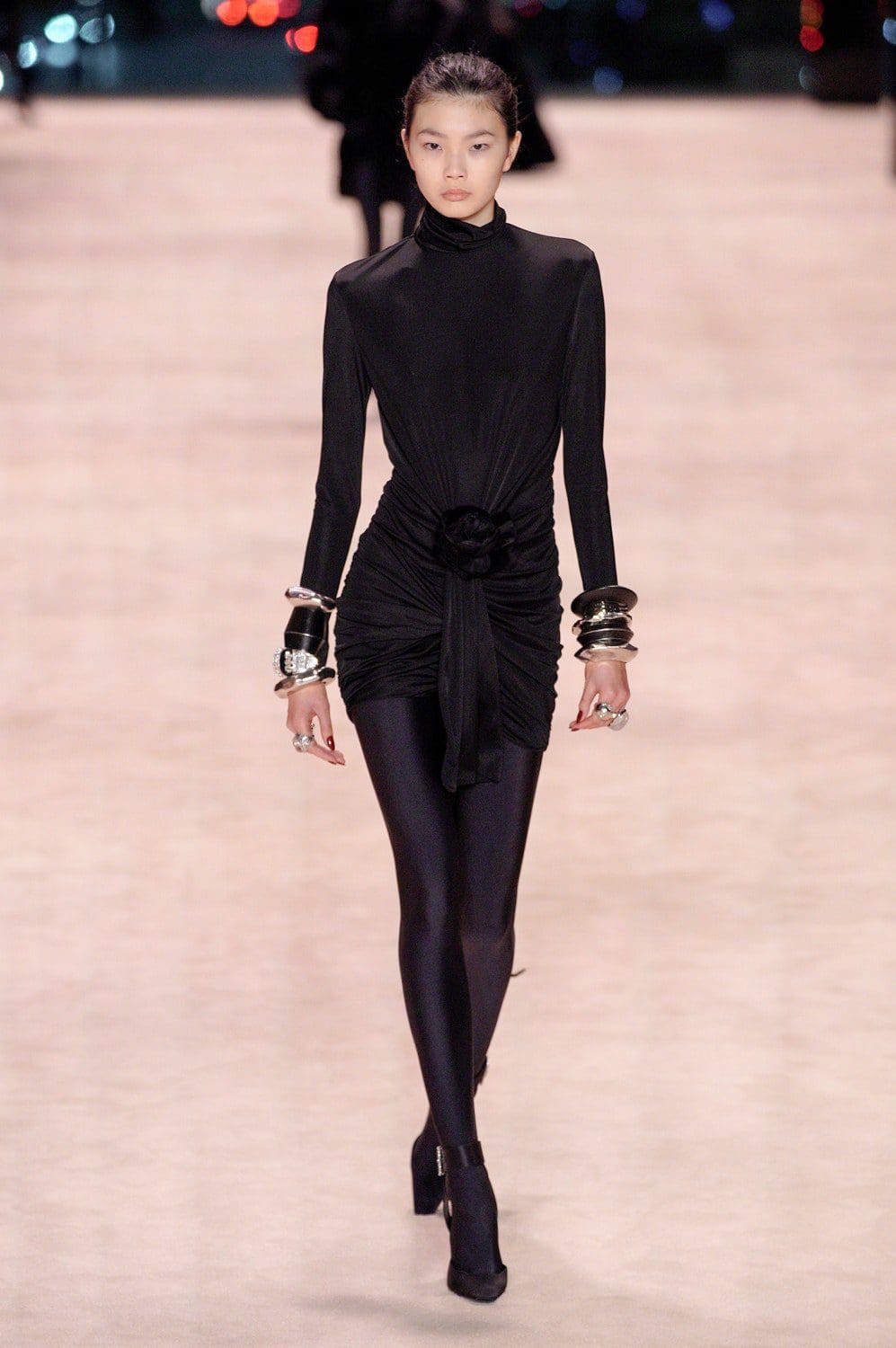 Saint Laurent Outono Inverno 2022-2023 Paris Runway revista