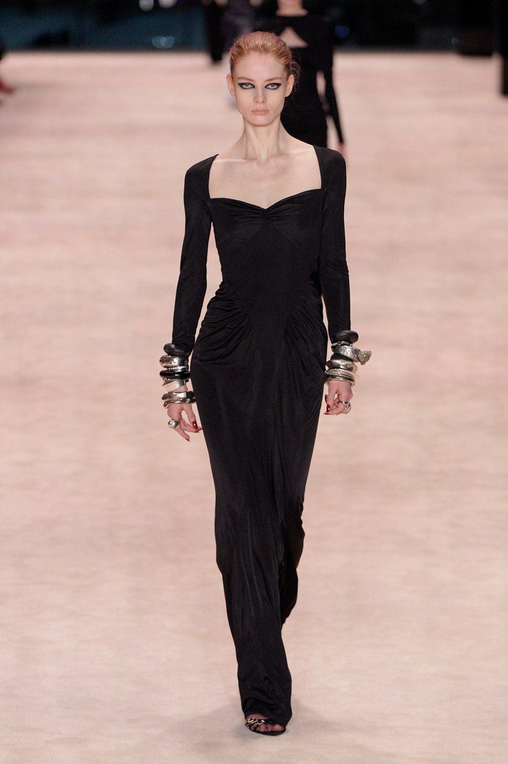 Saint Laurent Outono Inverno 2022-2023 Paris Runway revista