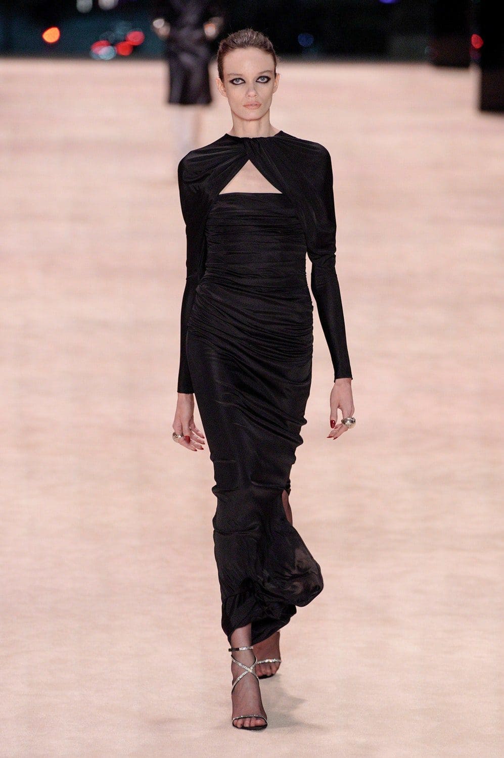 Saint Laurent Outono Inverno 2022-2023 Paris Runway revista